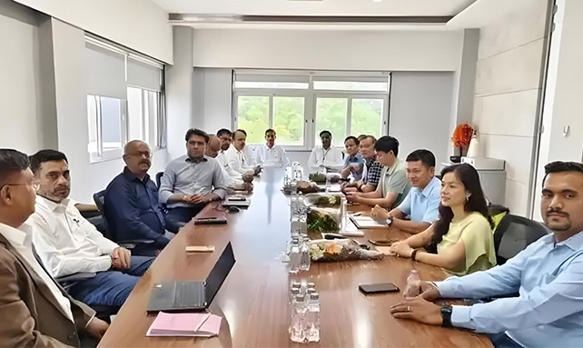 埃及客戶前來(lái)振威工廠參觀考察